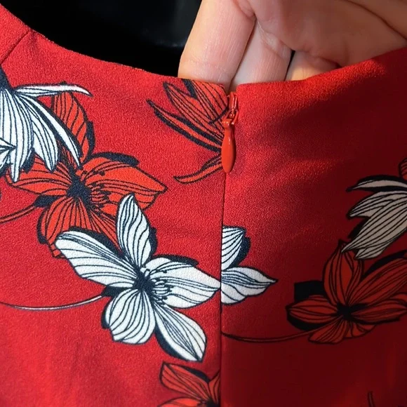 SOLD Banana Republic Red Floral Semi Bell Sleeve A-Line Dress Curved Hem - Picture 8 of 12